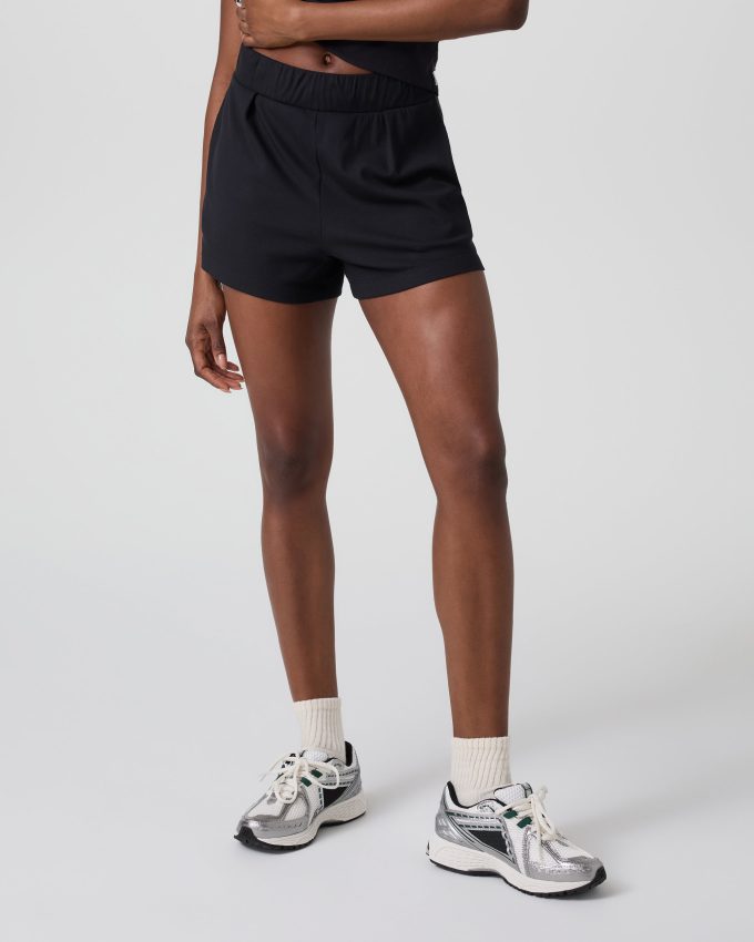Pose Short