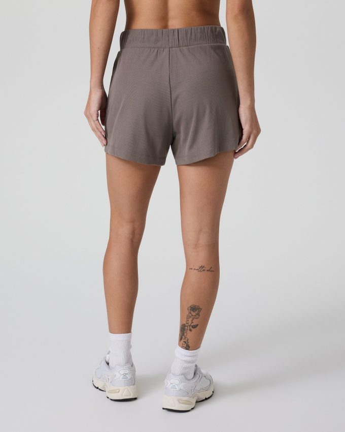 Pose Short