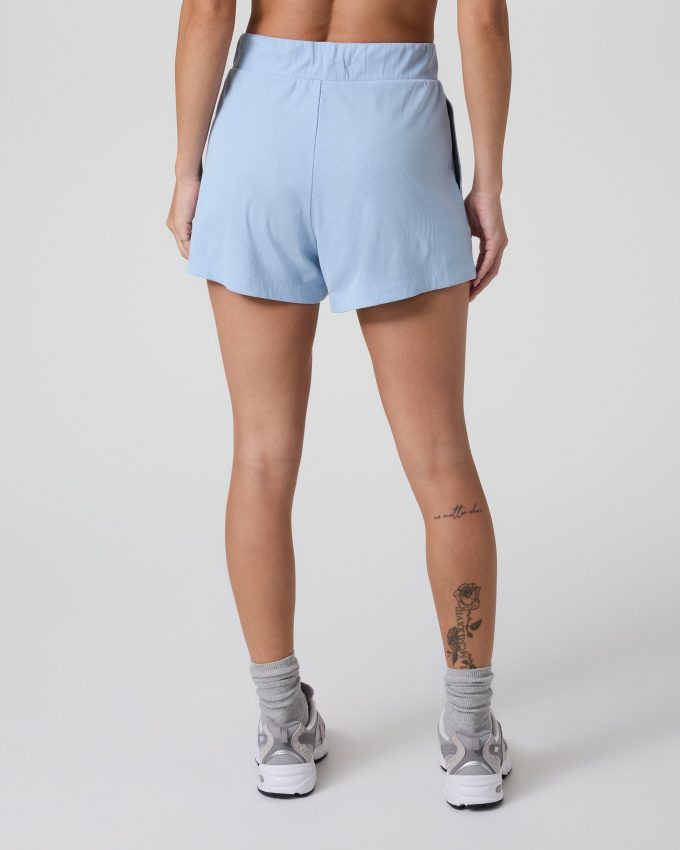 Pose Short