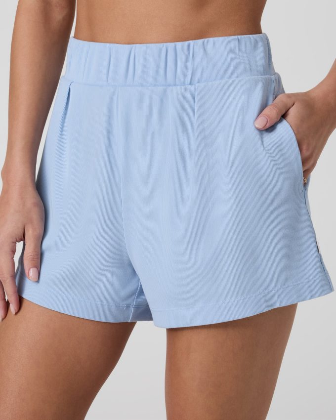 Pose Short